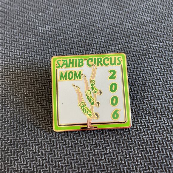 Sahib Shrine Circus Mom and Dad Pin 2006 Collectors Pins with Backs Great Cond - Picture 3 of 7
